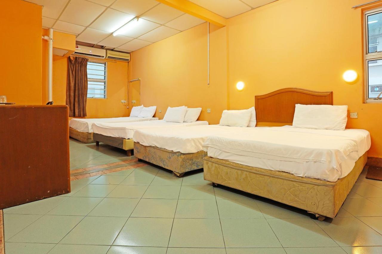 Oyo 90598 Living House C0 Hotel Kuching Buitenkant foto
