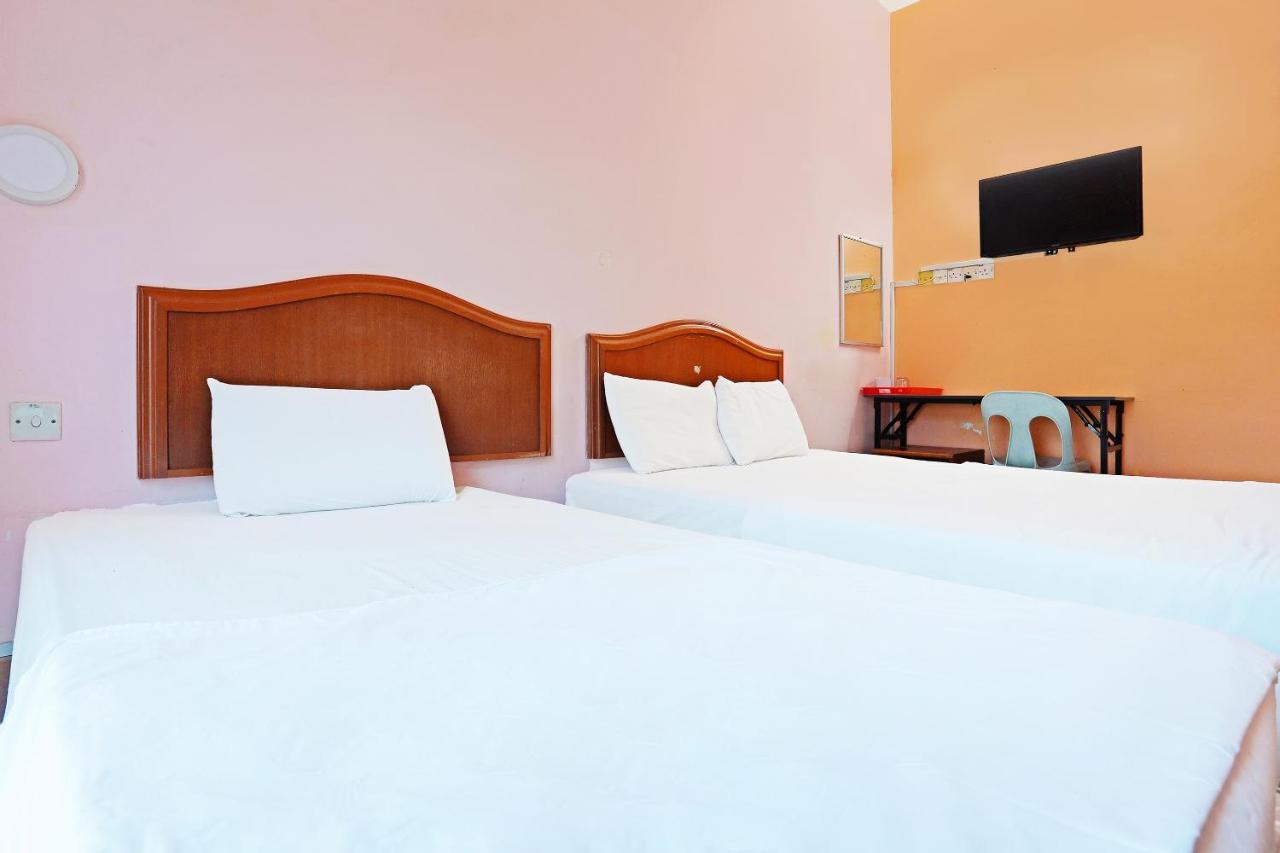 Oyo 90598 Living House C0 Hotel Kuching Buitenkant foto