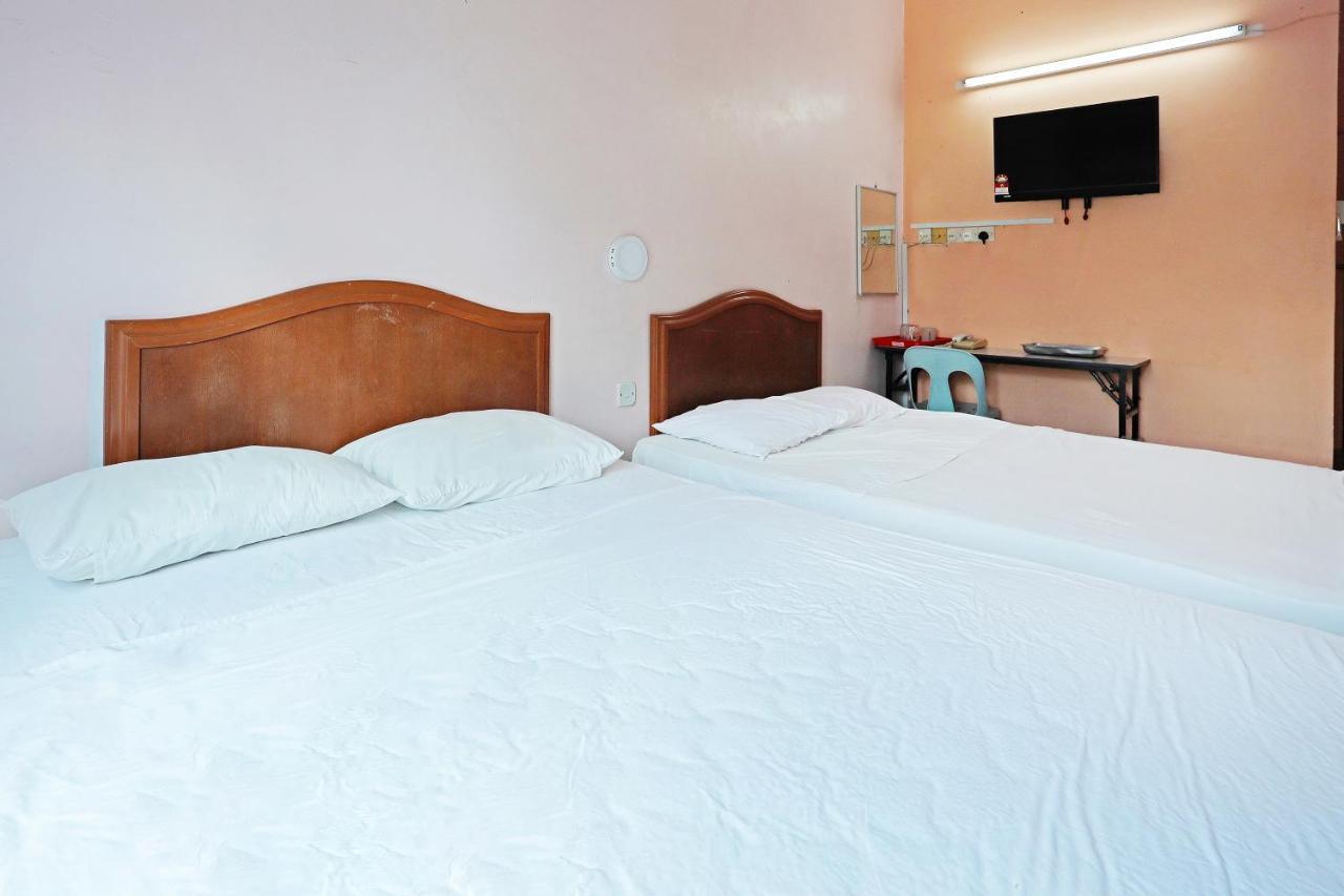 Oyo 90598 Living House C0 Hotel Kuching Buitenkant foto
