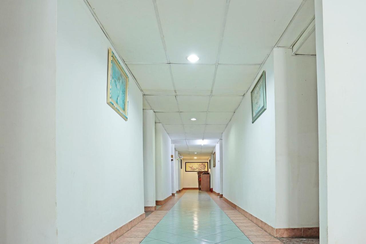 Oyo 90598 Living House C0 Hotel Kuching Buitenkant foto