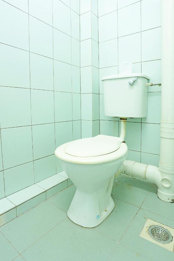 Oyo 90598 Living House C0 Hotel Kuching Buitenkant foto